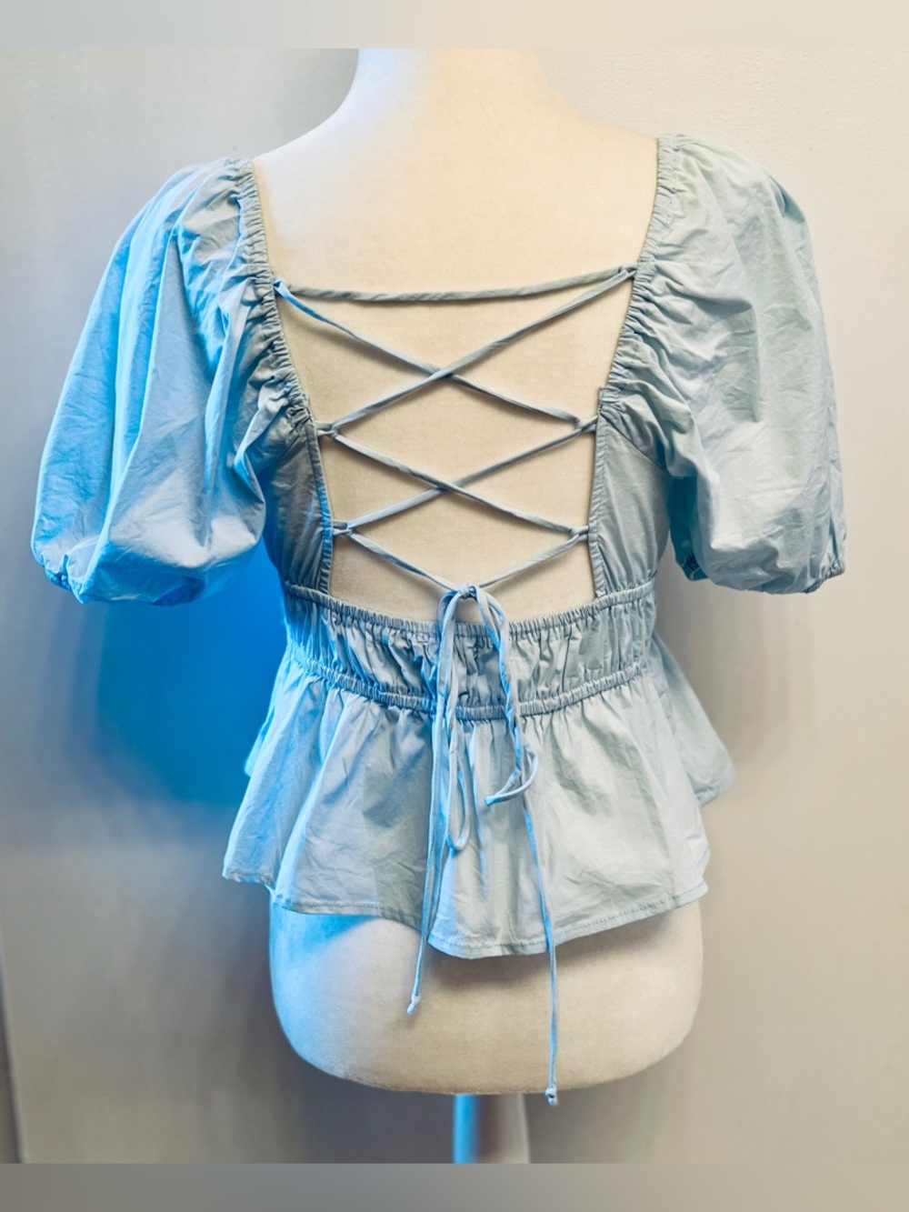 Cotton Candy LA Smocked crop top Puffed sleeves corset-style lace-up closure.M - Picture 2 of 8